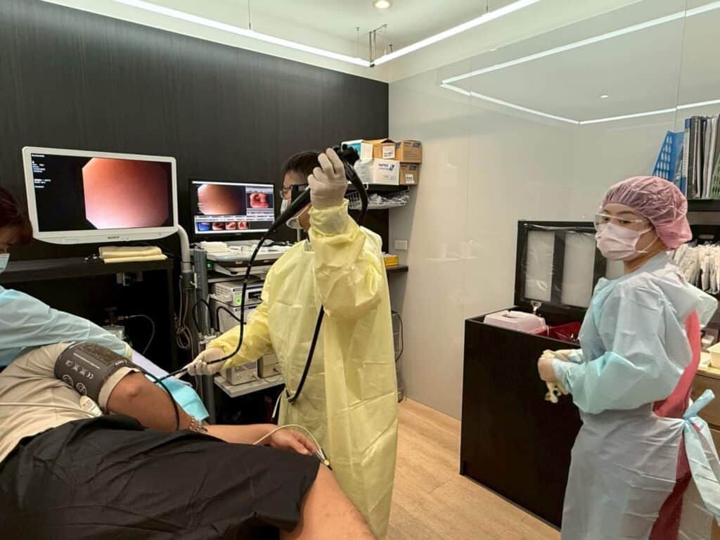 郭醫師操作腸胃鏡實際拍攝