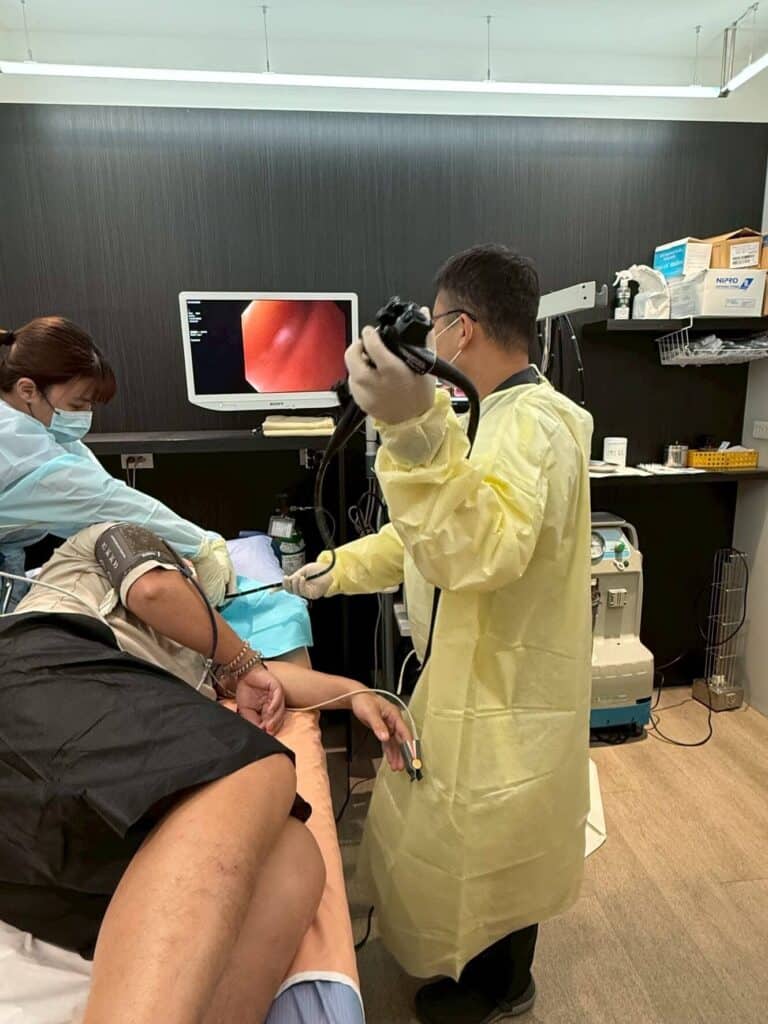 敦仁診所郭士豪醫師操作無痛胃腸鏡實際照片