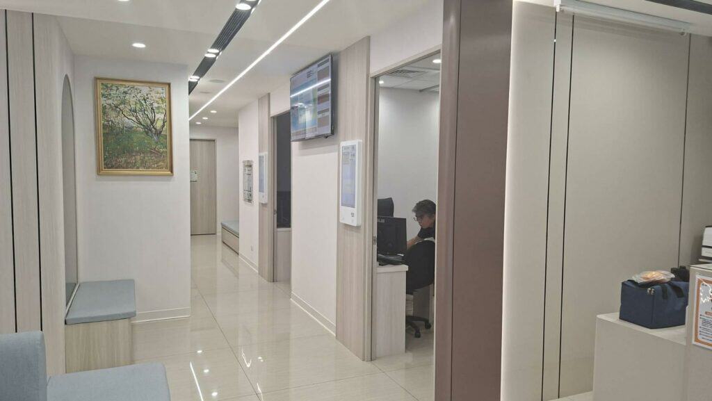 青埔敦仁診所診間走道